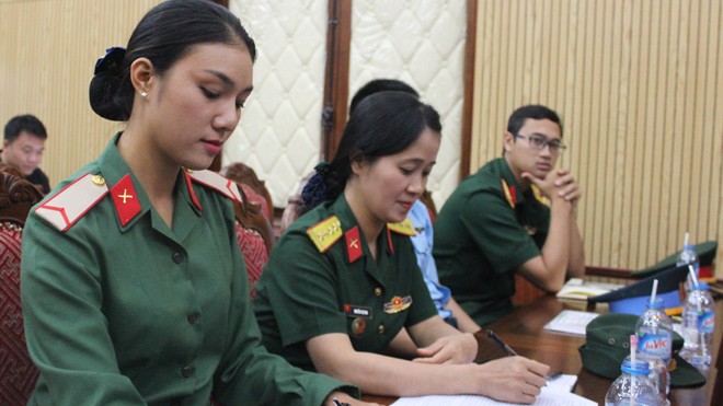 Tôn vinh 127 điển hình tiên tiến toàn quân Một số đại biểu điển hình tiên tiến cùng tham dự cuộc họp báo