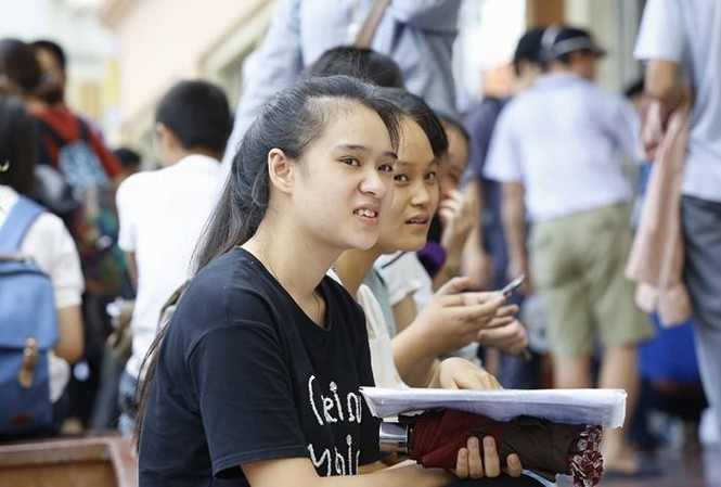 Một số sai lầm thí sinh dễ mắc phải khi làm bài thi THPT môn Văn - Toán Thí sinh đi làm thủ tục dự thi kỳ thi THPT 2017 tại Hà Nội