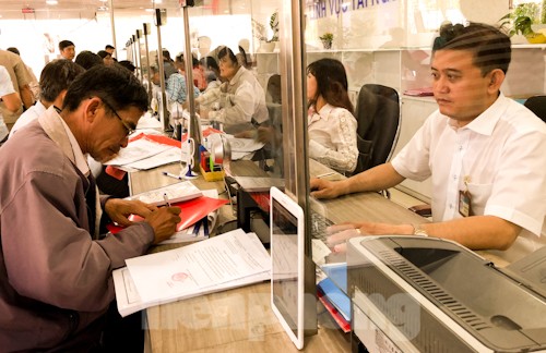 TPHCM sắp chi 3.200 tỷ đồng để tăng thu nhập cho cán bộ Mỗi công chức của TP HCM phải phục vụ 700 người. Ảnh: Tuyết Nguyễn.