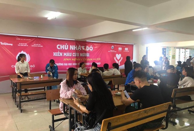 Ngày hội Chủ nhật Đỏ 2019 tại ĐH Kinh tế Kỹ thuật Công nghiệp Ngày hội hiến máu được rất nhiều bạn sinh viên hưởng ứng