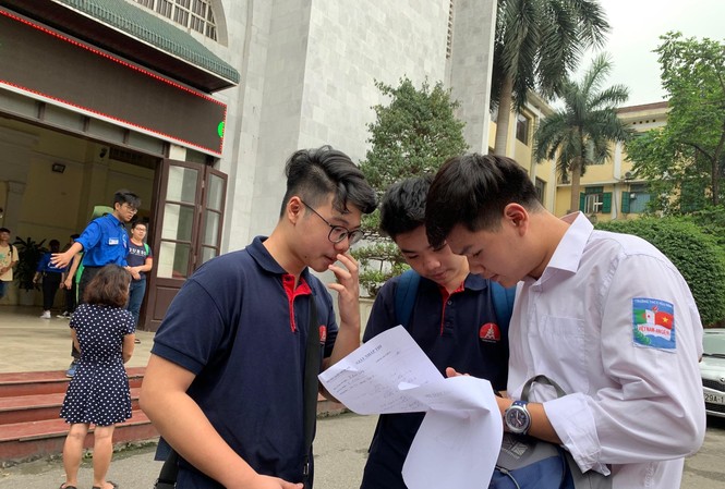 5.000 thí sinh chạy đua vào trường THPT Chuyên ĐH Sư phạm Hà Nội 5.000 thí sinh chạy đua vào trường THPT Chuyên ĐH Sư phạm Hà Nội