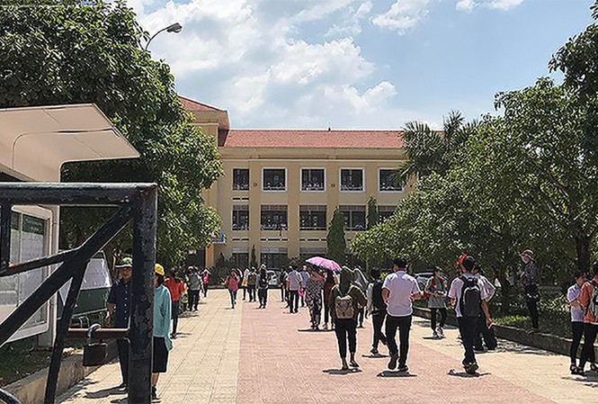 Thi lại Ngữ văn lớp 10 ở Quảng Bình: TS Hoàng Ngọc Vinh nói gì? Hơn 6400 học sinh toàn tỉnh Quảng Bình phải làm lại bài thi môn Ngữ Văn ngày 5/6