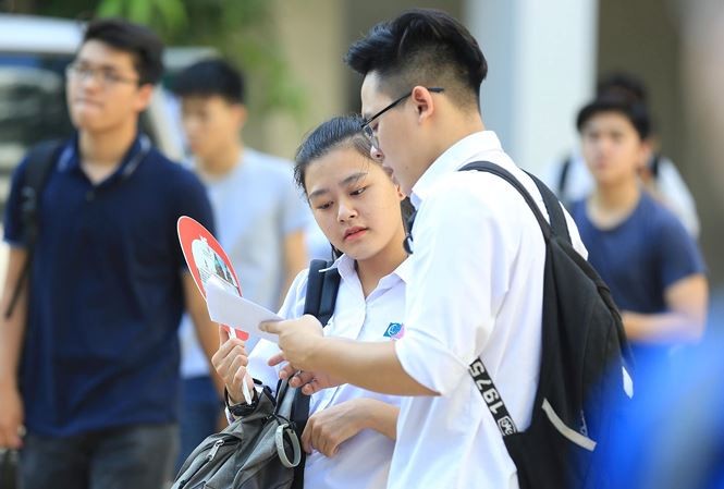 Tranh luận xung quanh đề thi THPT quốc gia: Người ‘khen’, kẻ ‘chê’ Thí sinh dự thi kì thi THPT quốc gia. Ảnh: Như Ý