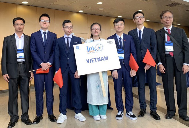Đoàn Việt Nam đạt 3 Huy chương vàng Olympic Vật lý quốc tế Đoàn Việt Nam dự thi Olympic Vật lý quốc tế năm 2019