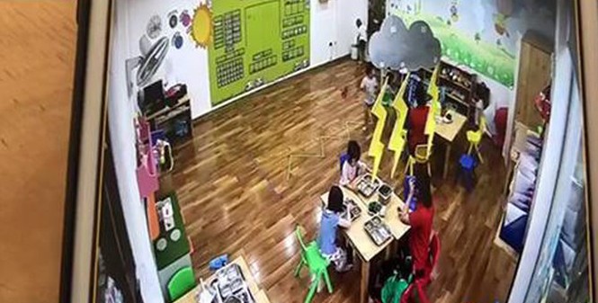 Vụ cô giáo nhốt trẻ vào tủ: Trường Maple Bear thông báo dừng hoạt động Vụ cô giáo nhốt trẻ vào tủ: Trường Maple Bear thông báo dừng hoạt động