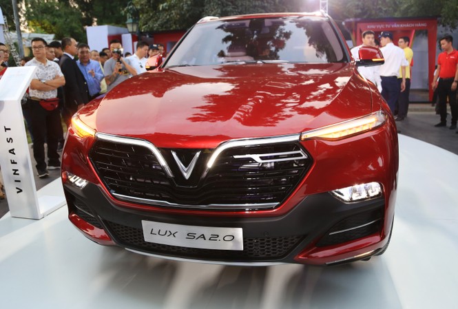 SUV hạng sang VinFast Lux SA 2.0 có giá từ 1,136 tỷ đồng SUV hạng sang VinFast Lux SA 2.0.