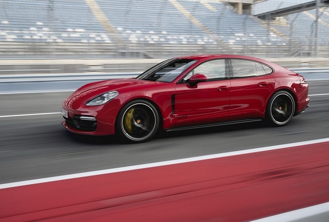 Gần 75.000 chiếc Porsche Panamera bị triệu hồi trên toàn cầu Porsche Panamera bị triệu hồi trên toàn cầu.