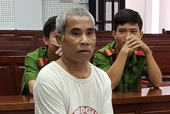 U60 trùm mềm, hiếp dâm bé 5 tuổi bị tuyên 16 năm tù Bị cáo Sươl tại Tòa.