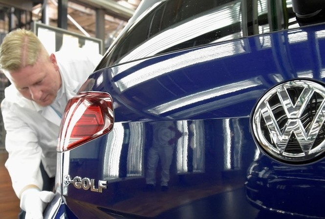 Hơn 300.000 chủ xe kiện Volkswagen vì các thiệt hại từ bê bối khí thải Volkswagen vẫn chưa thoát khỏi hậu quả từ bê bối khí thải.