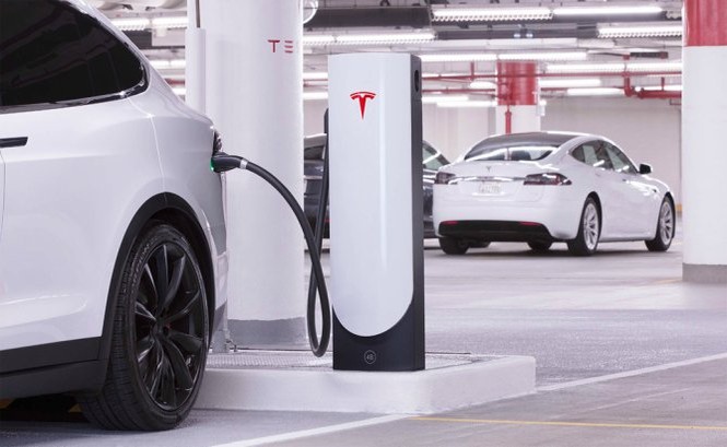 Tesla giới thiệu công nghệ sạc điện siêu nhanh: 5 phút đi được 120 km Tesla giới thiệu công nghệ sạc điện siêu nhanh: 5 phút đi được 120 km