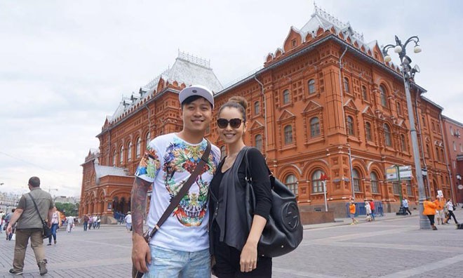 Jennifer Phạm thân thiết Tuấn Hưng ở Nga Jennifer Phạm và Tuấn Hưng du ngoạn nước Nga.