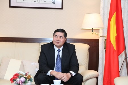Báo Nhật đăng bài viết phản bác Trung Quốc Đại sứ Việt Nam tại Nhật Bản Đoàn Xuân Hưng.