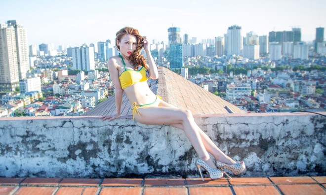 Mê đắm Brazil, Thủy Đặng The Voice diện bikini vàng-xanh nóng bỏng Thủy Đặng nóng bỏng trong màu áo của Brazil, đội bóng cô yêu thích nhất tại mùa World Cup năm nay.