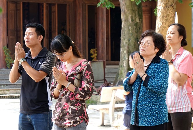 Lễ Vu lan ở chùa Bồ Đề vắng tiếng trẻ thơ Phật tử viếng chùa Bồ Đề trong lễ Vu lan.
