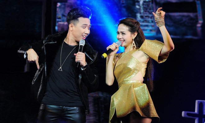 Trấn Thành phát hành DVD “Chuyện giỡn như thiệt” Trấn Thành trong một tiết mục song ca cùng Minh Hằng.