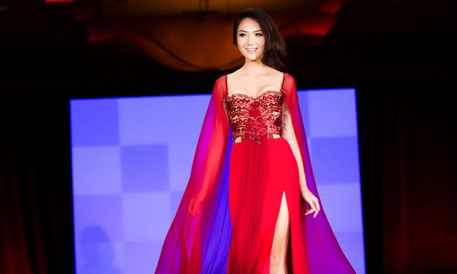 Hoa hậu châu Á tại Mỹ Jennifer Chung gợi cảm diễn catwalk Jennifer Chung xinh đẹp, lộng lẫy khi trình diễn catwalk.