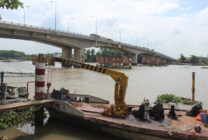 Người đàn ông nhảy cầu tự vẫn trong đêm Hiện trường vụ việc.
