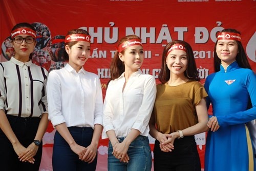 Bản tin Hoa hậu: Dàn Hoa hậu, Á hậu tham gia Chủ Nhật Đỏ Dàn người đẹp tham dự sự kiện ngày Chủ Nhật Đỏ