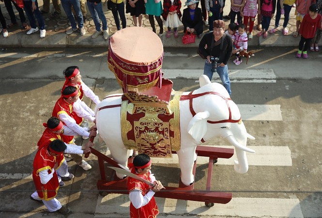 Lễ hội kỷ niệm 1976 năm khởi nghĩa Hai Bà Trưng Lễ hội kỷ niệm 1976 năm khởi nghĩa Hai Bà Trưng