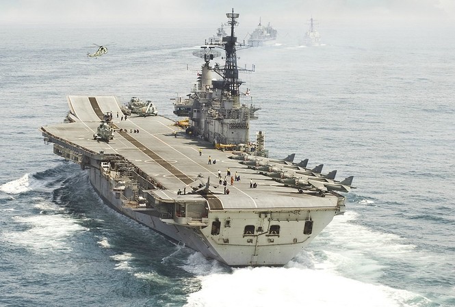 Biến tàu sân bay thành trung tâm du lịch mạo hiểm Tàu sân bay INS Viraat. Ảnh: Defense Forum India.