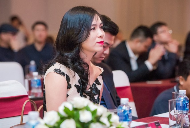 Bà Lưu Nga tham gia hội đồng chuyên môn HHVN 2016 Bà Lưu Nga tại cuộc họp báo Hoa hậu Việt Nam 2016 hôm 24/5.