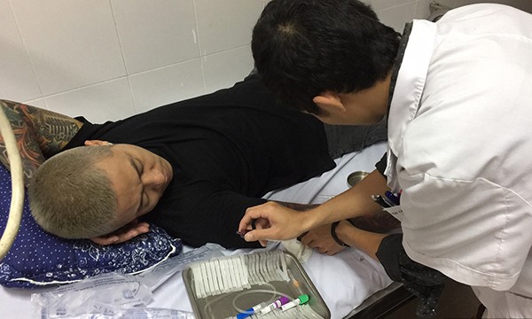 Tuấn Hưng nhập viện sau khi kiệt sức vì chạy show Tuấn Hưng nhập viện vì kiệt sức.