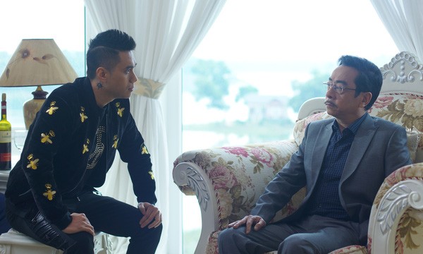 Người trong cuộc nói gì khi 'Người phán xử' bị chê bạo lực? Diễn viên Việt Anh và NSND Hoàng Dũng trong 'Người phán xử'.