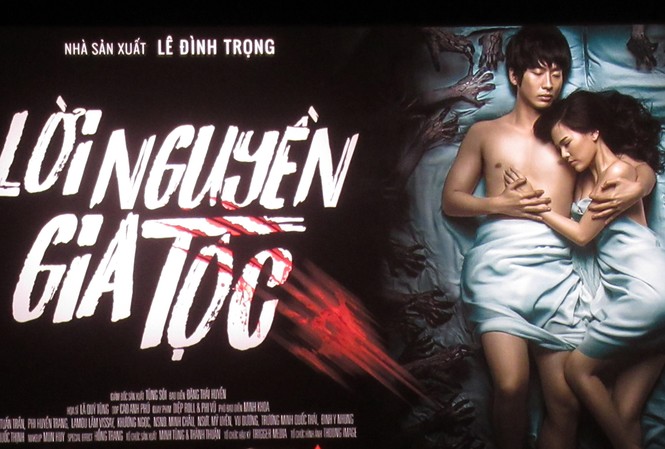 Sau lùm xùm diễn viên, phim Lời nguyền gia tộc khởi chiếu Poster bộ phim Lời nguyền gia tộc.
