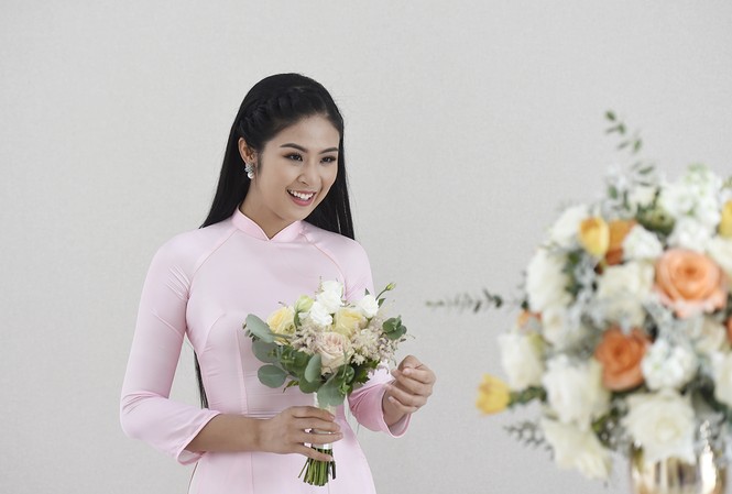 Hoa hậu Ngọc Hân làm phù dâu trong lễ cưới của Hoa hậu Thu Thảo Hoa hậu Ngọc Hân làm phù dâu trong lễ cưới của Hoa hậu Thu Thảo