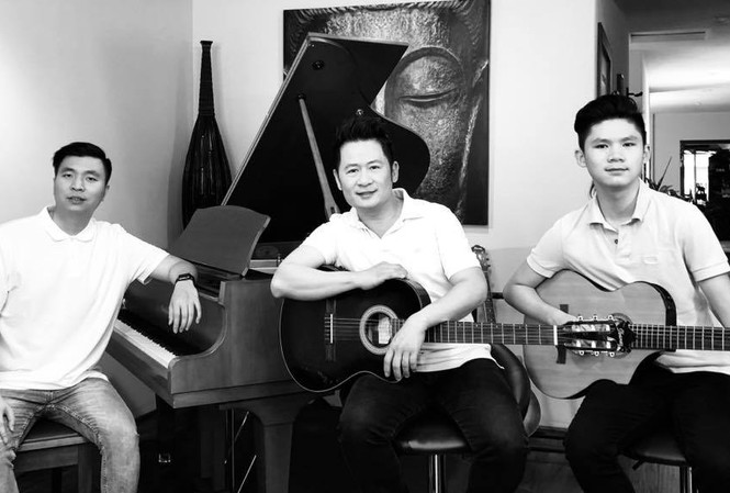 Con trai Bằng Kiều chơi guitar điệu nghệ, cùng bố cover hit của Mỹ Tâm Bằng Kiều cùng Anh Khang và con trai cover hit của Mỹ Tâm.