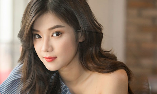 Bị 'gạ tình' 8.000 USD, Hoàng Yến Chibi chê 'sao rẻ thế' Nữ ca sĩ Hoàng Yến Chibi.