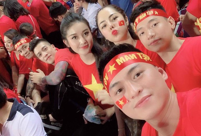 Á hậu Huyền My dự đoán tỷ số trận Việt Nam - Malaysia tối nay Á hậu Huyền My trên sân Mỹ Đình cổ vũ trận VIệt Nam - Philippines hôm 6/12.