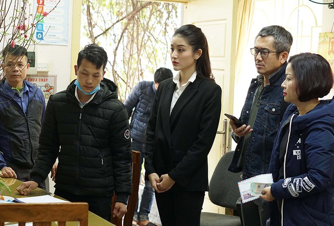 Á hậu Huyền My cùng mẹ đi phát cơm, tặng quà Tết cho bệnh nhi Á hậu Huyền My cùng mẹ đi phát cơm, tặng quà Tết cho bệnh nhi