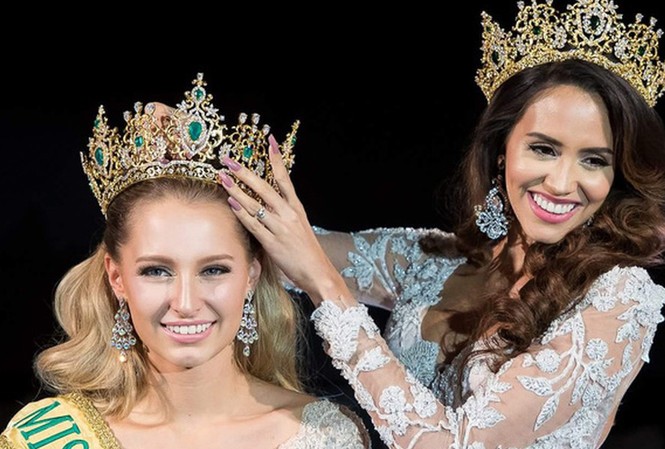 Hoa hậu Hoà bình quốc tế 2015 từ bỏ vương miện để thi Miss Universe Hoa hậu Hoà bình quốc tế 2015 quyết định từ bỏ vương miện để thi Miss Universe 2019.