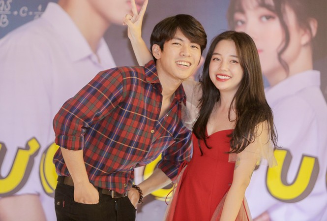Hot streamer Đàm Ngọc Linh lấn sân đóng phim học đường Đàm Ngọc Linh và Trịnh Tài Việt.