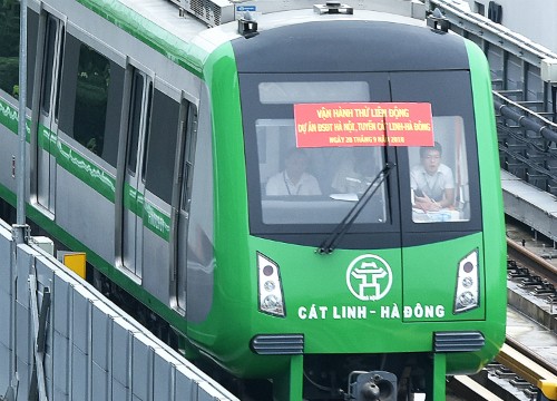 Tàu Cát Linh - Hà Đông lỗi hẹn khai thác dịp 30/4 Tàu Cát Linh - Hà Đông chạy thử trên tuyến. Ảnh: Ngọc Thành.
