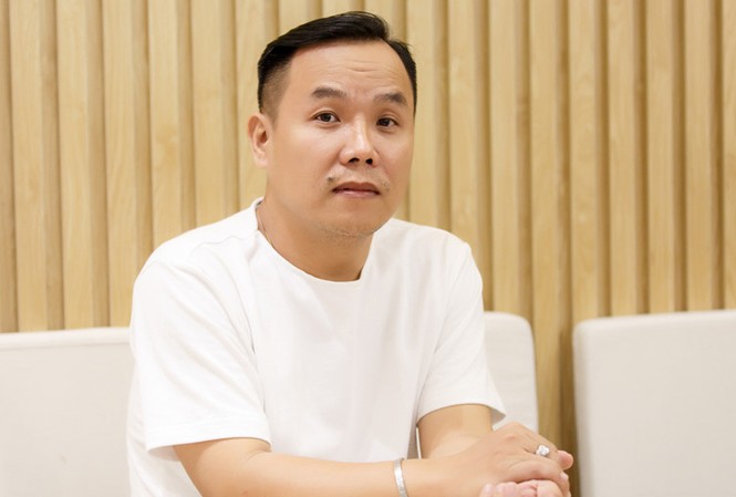 NTK Việt Hùng: Tôi thấy trái chiều với ý tưởng của bộ trang phục ‘Bàn thờ’ Nhà thiết kế Việt Hùng.