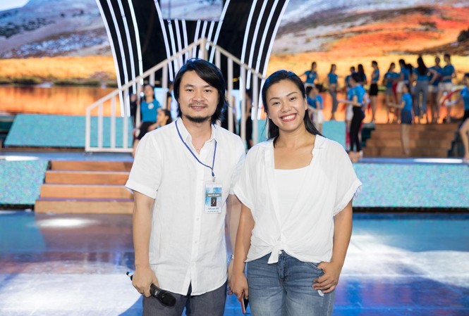 Ấn tượng Chung khảo phía Bắc Miss World Vietnam của Tổng đạo diễn Hoàng Nhật Nam Tổng đạo diễn Hoàng Nhật Nam và ca sĩ Phương Vy.