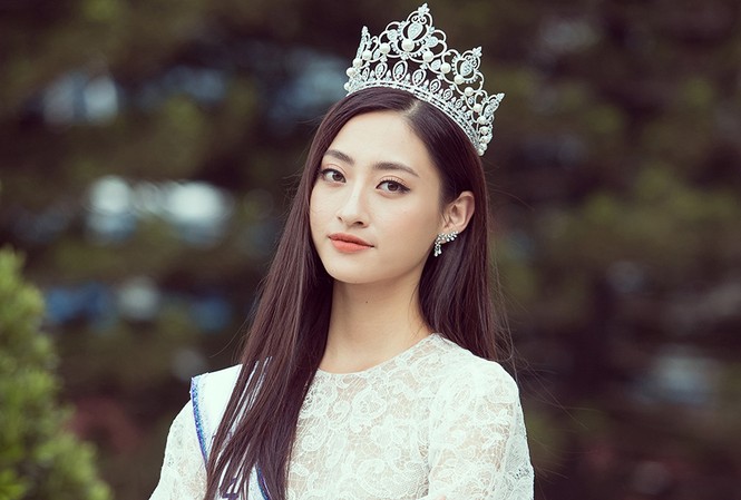 Trang chủ Miss World khen ngợi Tân hoa hậu Lương Thùy Linh Tân hoa hậu Lương Thùy Linh.