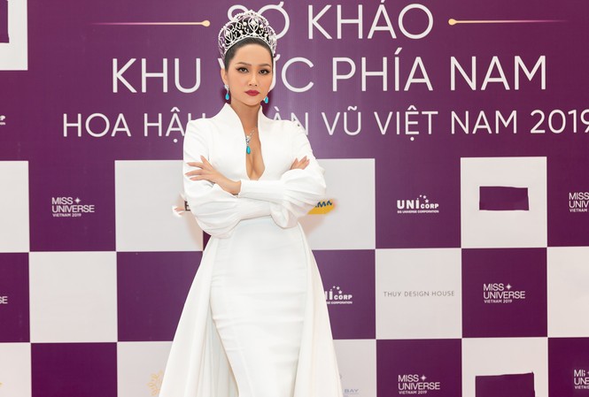 H'Hen Niê bất ngờ thông báo không đồng hành cùng Hoa hậu Hoàn vũ VN 2019 H'Hen Niê tại sơ khảo phía Nam Hoa hậu Hoàn vũ Việt Nam 2019.