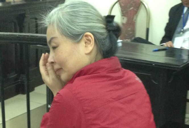 Cán bộ văn hoá quận “đút túi” tiền tỷ của bạn thân Cựu cán bộ văn hoá quận trong phiên xử. Ảnh: BH