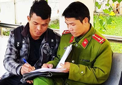 Chuyển khung sắt, 8 người bị phóng điện thương vong Cơ quan chức năng lấy lời khai của một công nhân