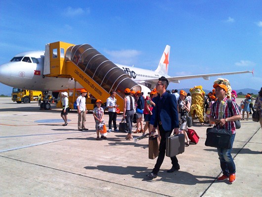 Thiết bị bay không người lái uy hiếp an toàn sân bay Liên Khương Du khách đến Đà lạt bằng đường hàng không