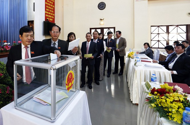 Thêm một Giám đốc Sở Y tế nhiều phiếu tín nhiệm thấp nhất Các đại biểu HĐND tỉnh Lâm Đồng tham gia bỏ phiếu tín nhiệm