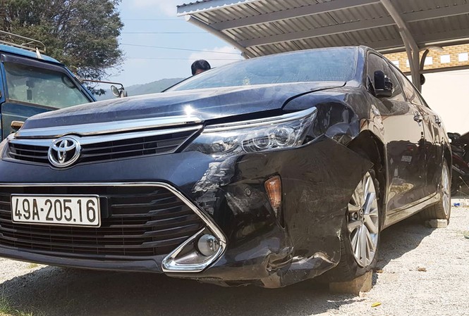 Xác định chủ nhân ôtô chở Phó Chánh án gây tai nạn rồi bỏ chạy Chiếc Toyota Camry đang bị tạm giữ tại Công an huyện Đơn Dương