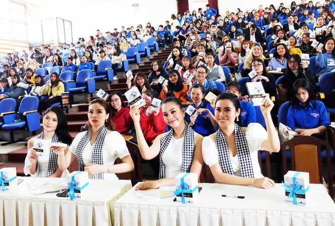'Hành trình từ trái tim' đến thành phố hoa Đà Lạt Các hoa hậu, á hậu đồng hành cùng "Hành trình từ trái tim"