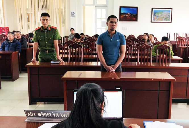 Hành hung công an khi bị nhắc nhở chuyện 'hát ầm ĩ' Trương Văn Hải tại phiên xét xử