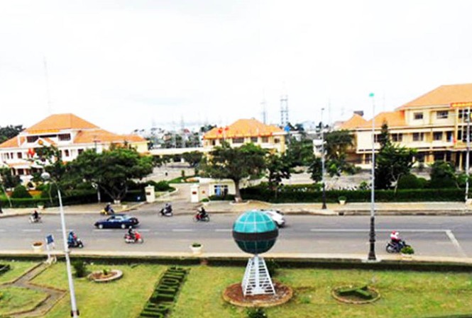 Tham gia điều hành doanh nghiệp đòi nợ thuê, một kiểm sát viên bị kỷ luật Một góc thị trấn Liên Nghĩa, huyện Đức Trọng