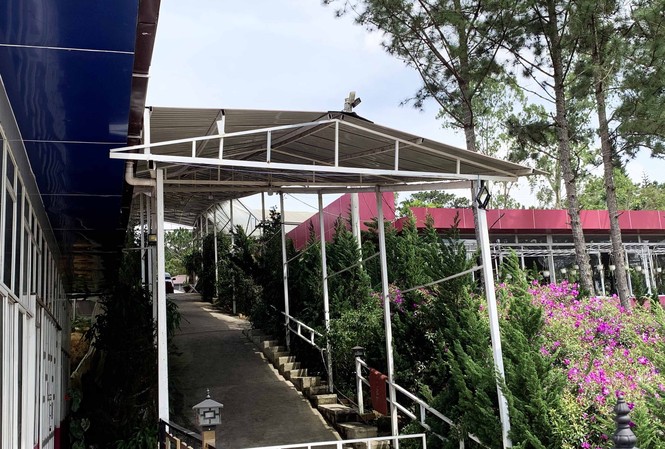 Ngó lơ công trình vi phạm 'Đỉnh Đồi Trăng', nhiều cán bộ bị kỷ luật Một góc của nhà hàng "khủng"