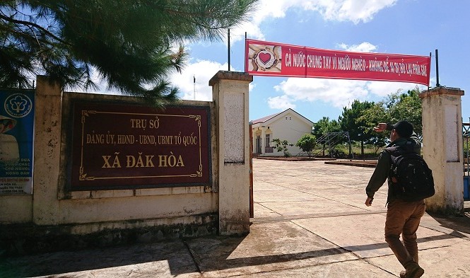 Dùng dao tấn công cảnh sát, Phó chỉ huy quân sự xã bị bắt Trụ sở UBND xã Đắk Hòa